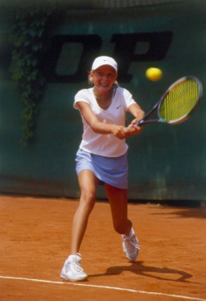 Una giovanissima Maria Sharapova impegnata nel Torneo dell’Avvenire di Milano: è il 2000